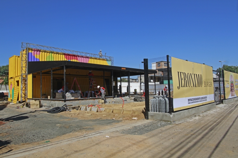 {'nm_midia_inter_thumb1':'https://www.jornaldocomercio.com/_midias/jpg/2022/03/29/206x137/1_lp_290322___jeronimo__2_-9577666.jpg', 'id_midia_tipo':'2', 'id_tetag_galer':'', 'id_midia':'62431e6b1e6f7', 'cd_midia':9577666, 'ds_midia_link': 'https://www.jornaldocomercio.com/_midias/jpg/2022/03/29/lp_290322___jeronimo__2_-9577666.jpg', 'ds_midia': 'Fotos do novo Jerônimo que está sendo montado ao lado do Madero na Ipiranga', 'ds_midia_credi': 'LUIZA PRADO/JC', 'ds_midia_titlo': 'Fotos do novo Jerônimo que está sendo montado ao lado do Madero na Ipiranga', 'cd_tetag': '1', 'cd_midia_w': '800', 'cd_midia_h': '533', 'align': 'Left'}