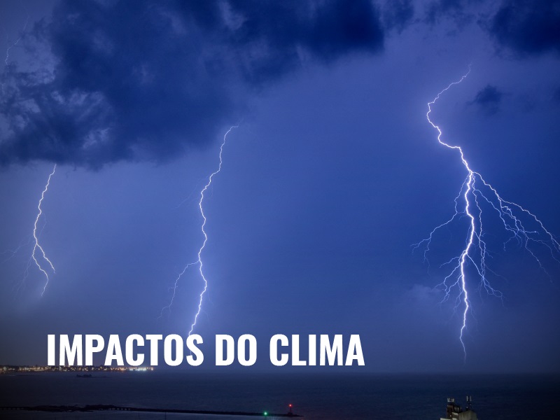 A capital gaúcha registrou grande volume de chuva entre o fim da manhã e início da tarde deste sábado (11)
