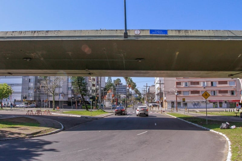 A previsão de liberação do trânsito é estimada para a manhã de segunda-feira (4)