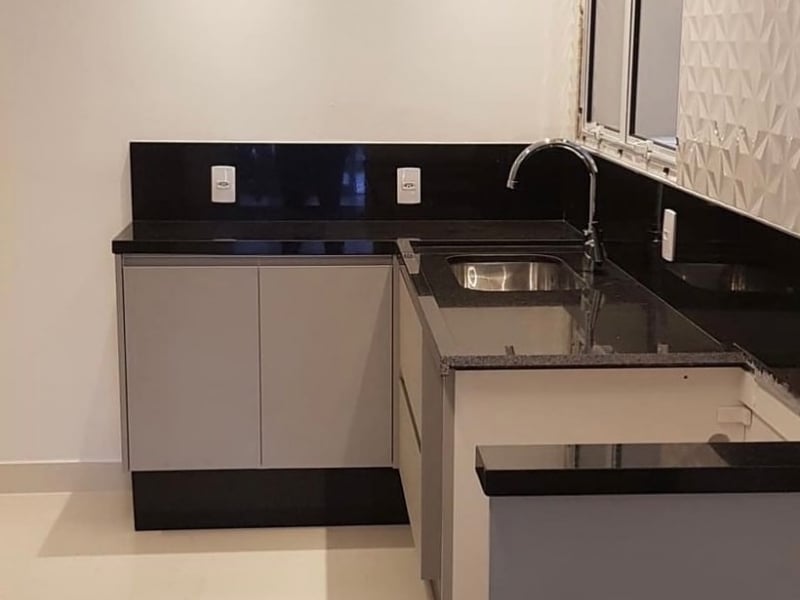 Antes x depois de limpezas feitas pelas irmãs pós obra Foto: IRMASPOSOBRA/DIVULGAÇÃO/JC