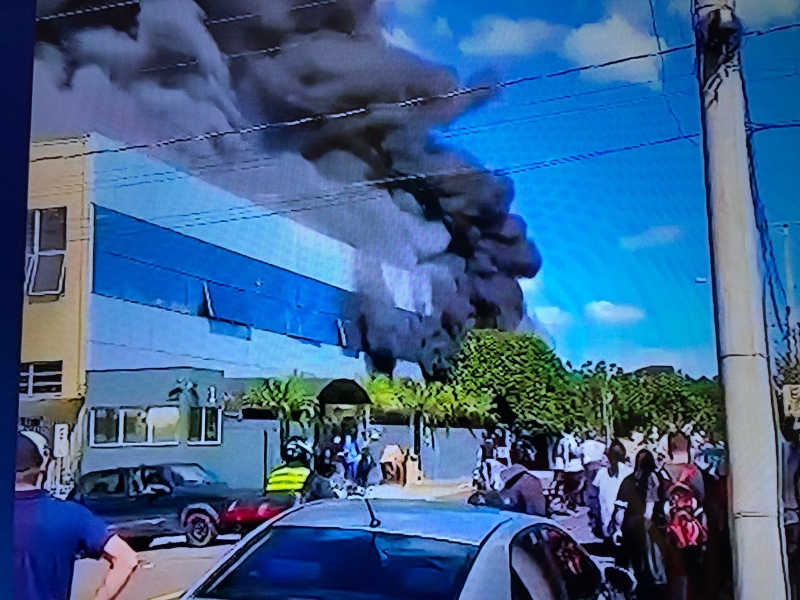 Geral - Incêndio atinge fábrica de calçados em Novo Hamburgo