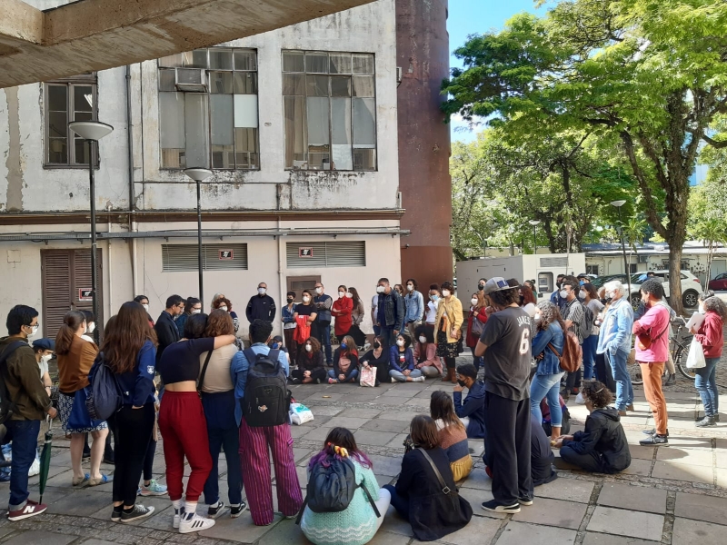 Comunidade acadêmica se reuniu novamente, para chamar atenção para a necessidade de melhorias na infraestrutura ofertada aos cursos do IA