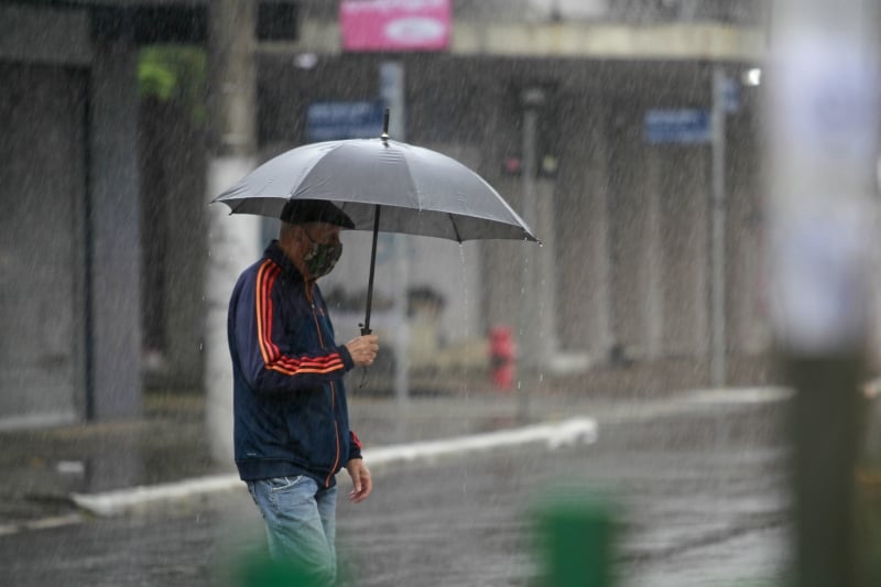 Pela manhã Porto Alegre registrou 28 milímetros de chuva em três horas 