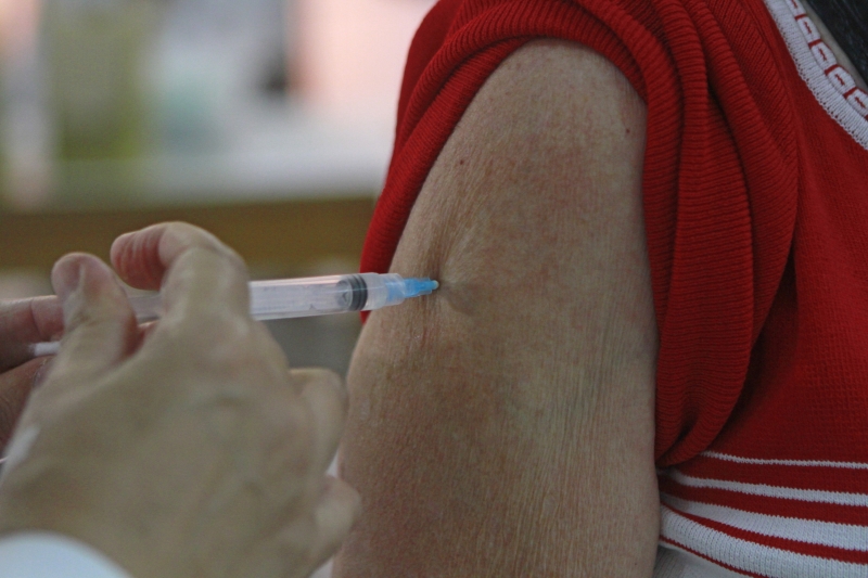 A vacina será aplicada em dose única na população acima de 60 anos de idade