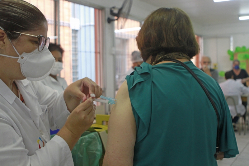 Adesão à vacina contra Covid-19 em nível mundial chegou a 88% 