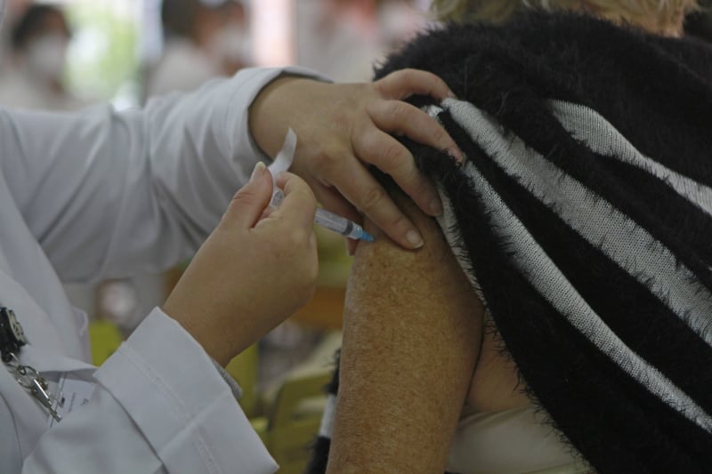 A meta de 90% da população vacinada foi atingida apenas por São Paulo