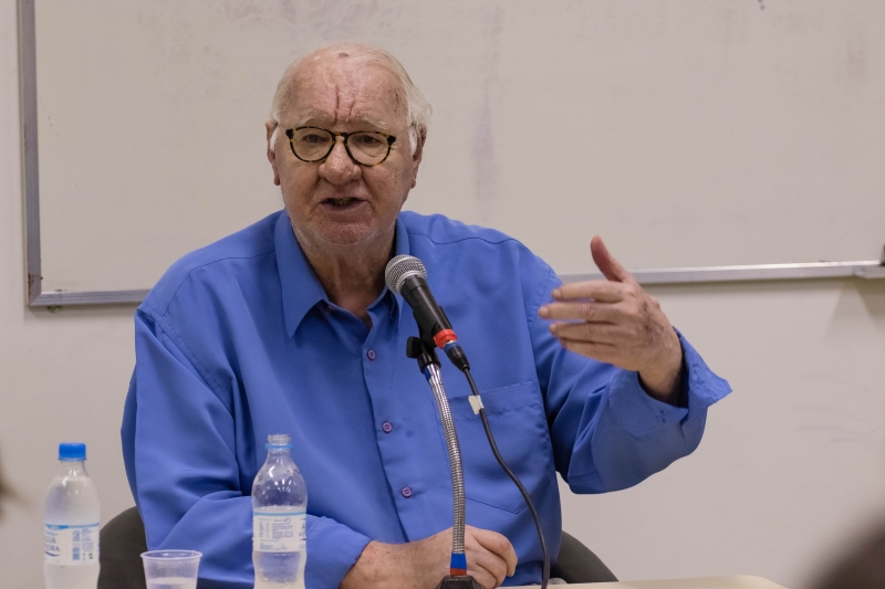 Além de professor reconhecido, Voltaire atraía a atenção do público em palestras
