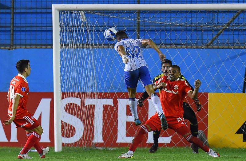 Esportes - Inter sai na frente, mas cede o empate para o 9 de Octubre, no  Equador