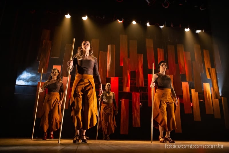Bailarinas unem ritmos, movimentos e texturas no espet�culo 'Som da madeira', que estar� no CHC Santa Casa