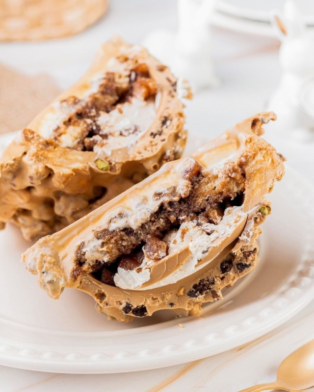 Ovo de ma&ccedil;a imperial, com camadas de ganache de baunilha e p&atilde;o de l&oacute; Foto: ICONAPATISSERIE/DIVULGA&Ccedil;&Atilde;O/JC