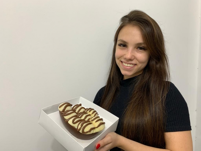 A empreendedora Vit&oacute;ria Aragon &eacute; estudante de nutri&ccedil;&atilde;o  Foto: BEMRECHEADO/REPRODU&Ccedil;&Atilde;O/JC