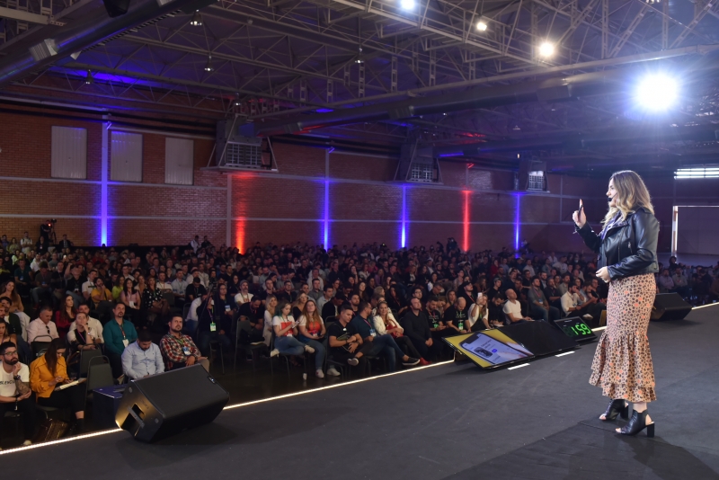 Kim Farrel &eacute; diretora de marketing do TikTok na Am&eacute;rica Latina e Estados Unidos Foto: C&aacute;ssio Brezolla/Gramado Summit/Divulga&ccedil;&atilde;o/JC