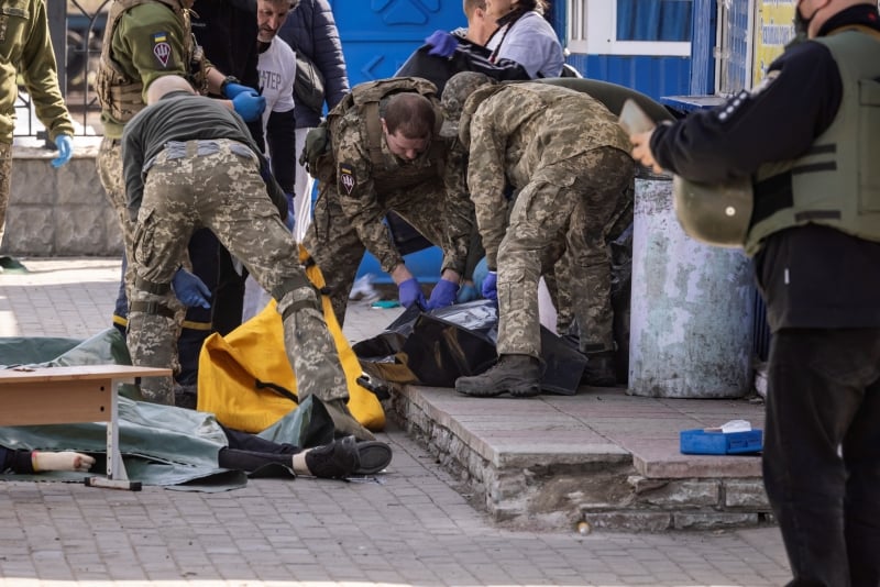A estação atingida, segundo o governo da Ucrânia, era usada para retirada de civis da região