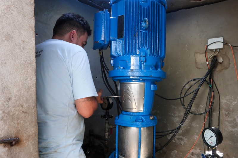 A troca de uma bomba, agora inserida direto na tubulação, foi realizada pelo Dmae no início de março 