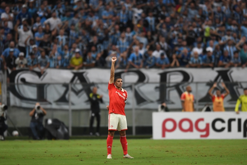 Enquanto os atletas seguem protestando, apenas 20% dos casos resultam em condenação a atos racistas 