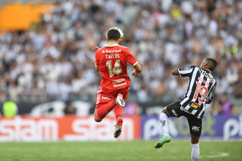 Inter continua sem convencer e vê técnico cada vez mais pressionado