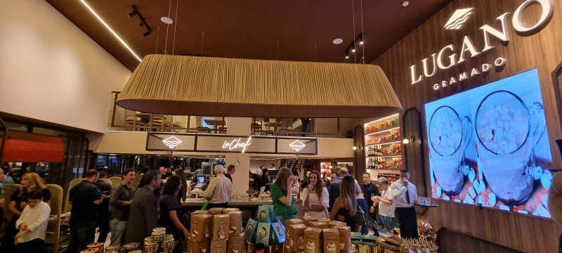 Nova loja abriu no Conjunto Nacional e aposta em experiência, tem seção para montar o chocolate