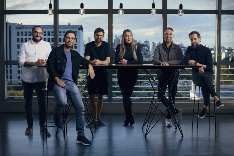  Sandro Manfredini, Longoni, Amilton Diesel, Kely Costa, Raphael Baldi e Israel Mendes, fundadores da empresa gaúcha