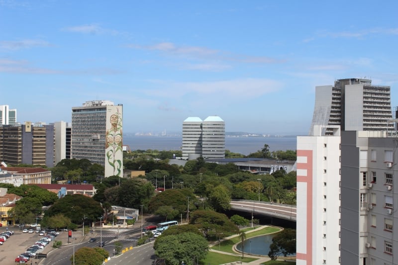 Capital subiu 15 posições no ranking em um ano, tornando-se o melhor município para negócios