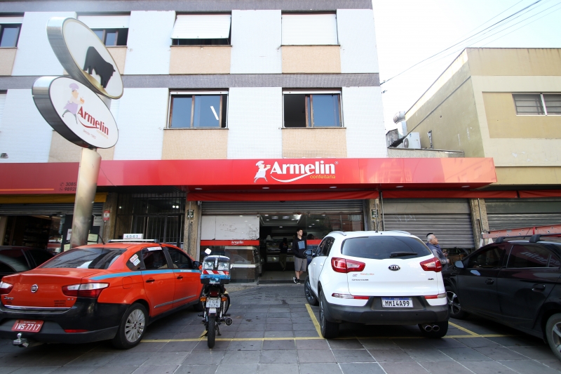 A produção é sempre fresca e realizada com máquinas exclusivas Foto: LUIZA PRADO/JC