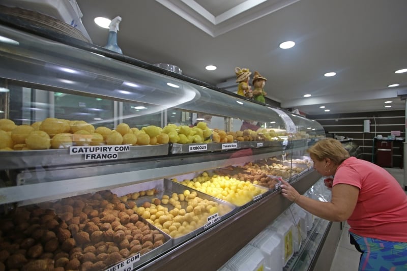 Entre os itens mais pedidos, está o croquete de carne recheado, uma inovação na época em que foi lançado Foto: LUIZA PRADO/JC