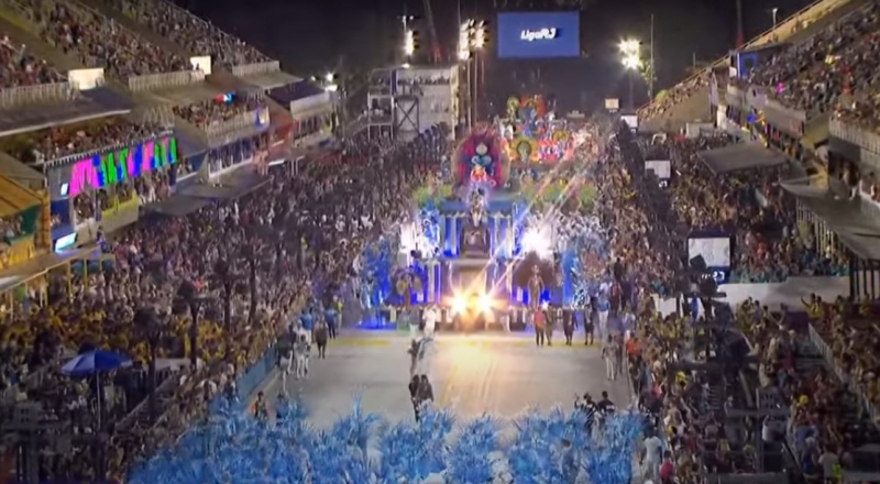 O carro alegórico da Em Cima da Hora desrespeitou o regulamento dos desfiles