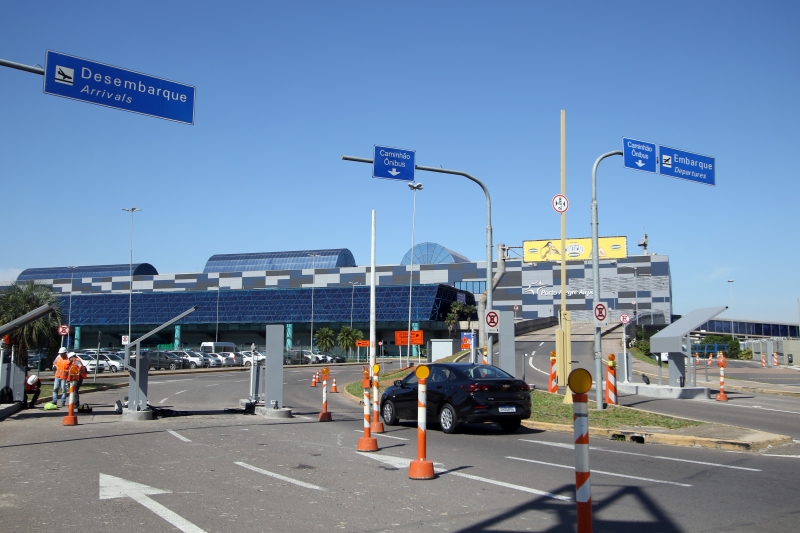 Cancelas e demais equipamentos de controle do tempo de permanência estão instalados nos acessos