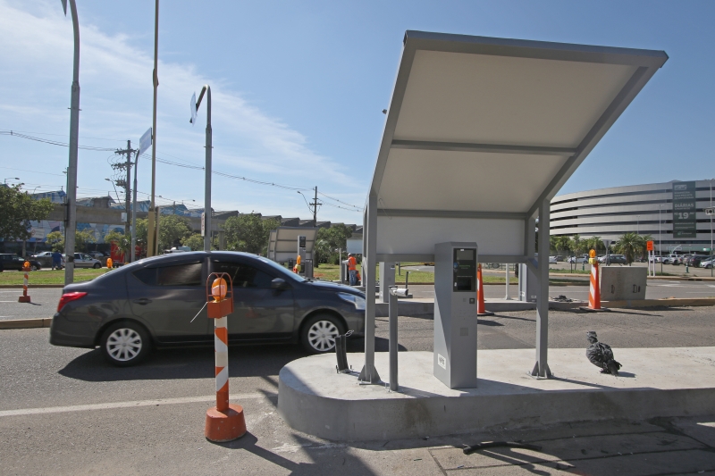 {'nm_midia_inter_thumb1':'https://www.jornaldocomercio.com/_midias/jpg/2022/04/22/206x137/1_lp_220422___cancelas_aeroporto__7_-9605094.jpg', 'id_midia_tipo':'2', 'id_tetag_galer':'', 'id_midia':'6262d1f0c0e6c', 'cd_midia':9605094, 'ds_midia_link': 'https://www.jornaldocomercio.com/_midias/jpg/2022/04/22/lp_220422___cancelas_aeroporto__7_-9605094.jpg', 'ds_midia': 'Fotos das cancelas do aeroporto para acesso a &aacute;rea de embarque e desembarque ', 'ds_midia_credi': 'LUIZA PRADO/JC', 'ds_midia_titlo': 'Fotos das cancelas do aeroporto para acesso a &aacute;rea de embarque e desembarque ', 'cd_tetag': '1', 'cd_midia_w': '800', 'cd_midia_h': '533', 'align': 'Left'}