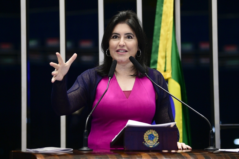 Plenário do Senado Federal durante sessão solene de premiações e condecorações, destinada à entrega do Diploma Bertha Lutz às agraciadas em comemoração aos 20 anos do prêmio...O nome do prêmio homenageia a bióloga Bertha Lutz (1894-1976), uma das figuras centrais do movimento sufragista brasileiro, e dedica reconhecimento à pessoas que tenham contribuído para a defesa dos direitos da mulher e para as questões do gênero no Brasil...Em duscurso, à tribuna, senadora Simone Tebet (MDB-MS). ..Foto: Pedro França/Agência Senado