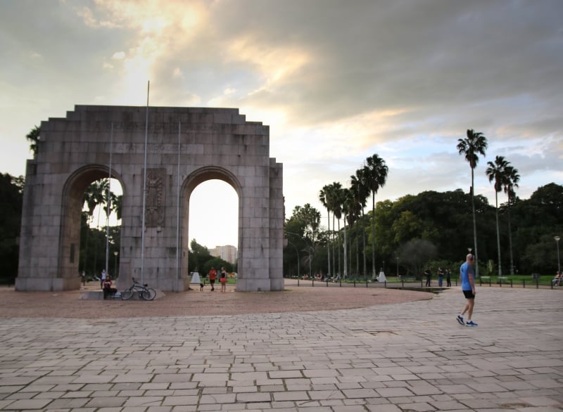 As temperaturas oscilam entre 12°C e 22°C em Porto Alegre e Região Metropolitana