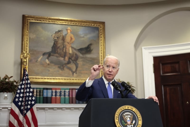 'O anúncio de hoje vai ajudar famílias a pagar suas contas', disse Biden
