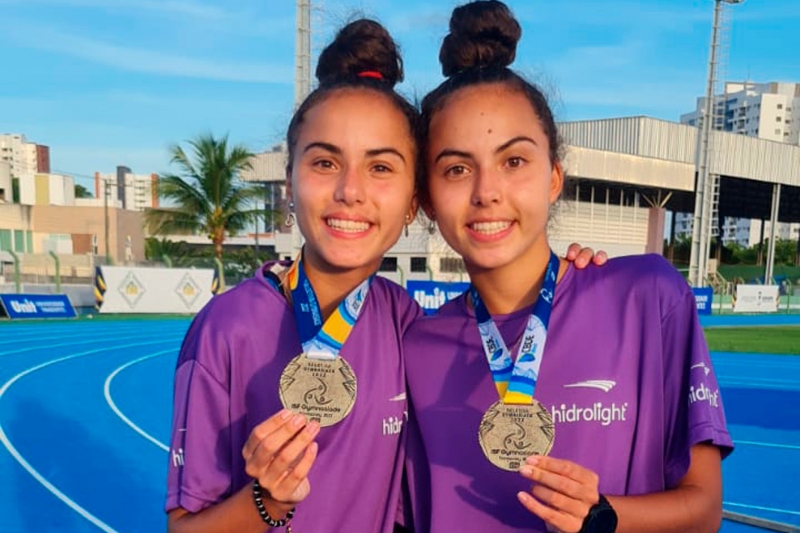 Aos 16 anos, as irmãs paranaenses Ana e Helena Mees lideram uma nova geração do atletismo brasileiro