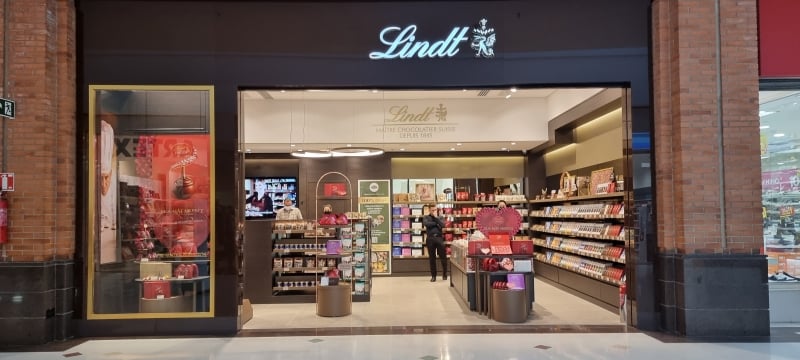 Loja da marca suíça abriu no primeiro piso do shopping na reocupação de espaços no Praia
