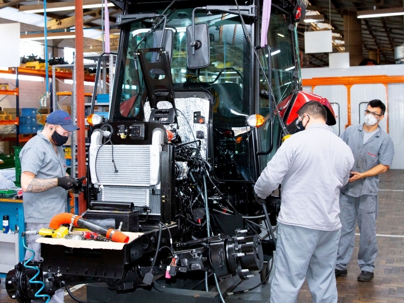 A montadora de tratores indiana Mahindra deverá assinar acordo com a prefeitura do município na segunda-feira