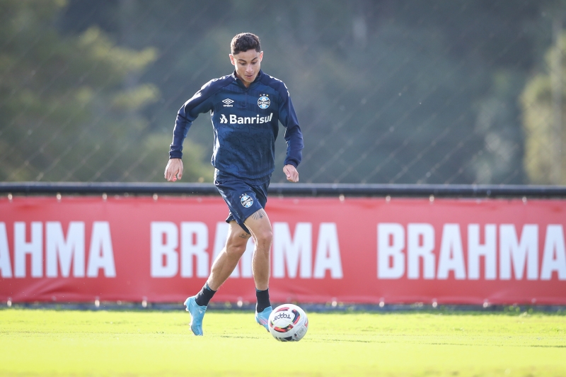 Diogo Barbosa volta ao time titular contra o Cruzeiro