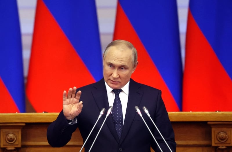 Para Putin, o Ocidente deve parar de fornecer armas à Ucrânia para ajudar a conter o conflito