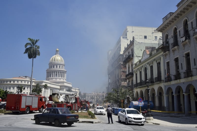 A explos�o, registrada por volta do meio-dia, destruiu parcialmente o luxuoso hotel no centro de Havana