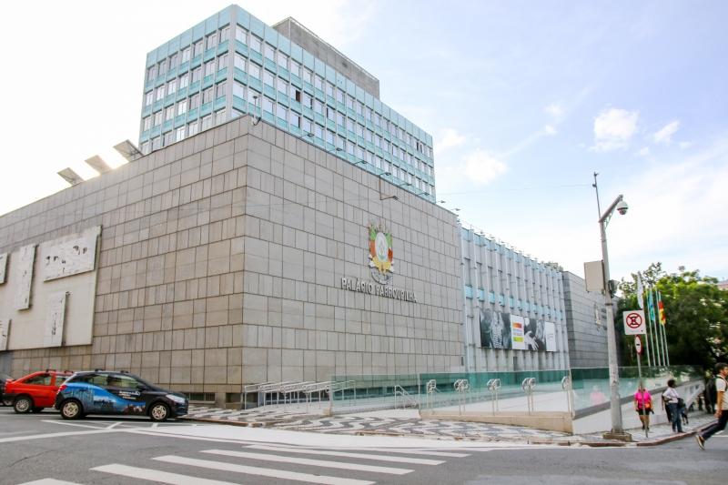 Deputados estaduais dão início à votação de pacote do governo do RS