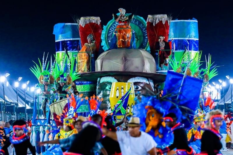 A primeira noite do Carnaval 2022 aconteceu nesta sexta-feira, com o desfile das escolas do grupo Prata