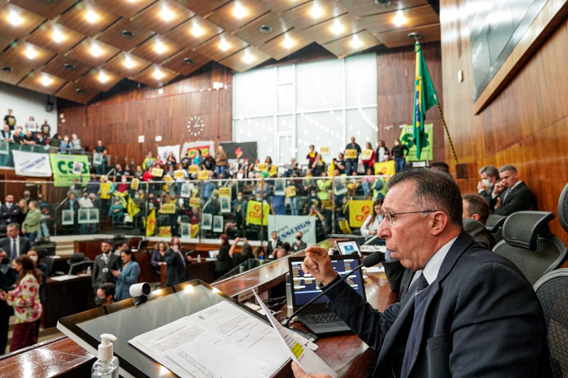 Valdeci Oliveira contabilizou 27 presenças no plenário, uma a menos do que o necessário para haver votação