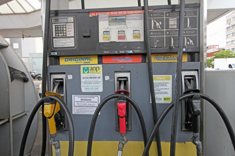 Maior preço é encontrado em bombas do Acre, com valor de R$ 8,30 por litro; nas duas semanas após o último reajuste, valor no varejo já subiu mais 4,7%
