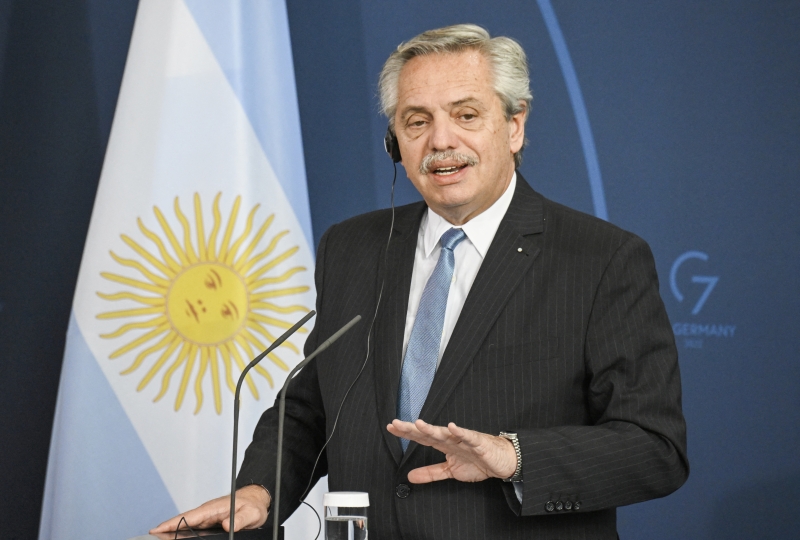 Fernández já havia se afastado da presidência de seu partido em março, após virar alvo de duas investigações