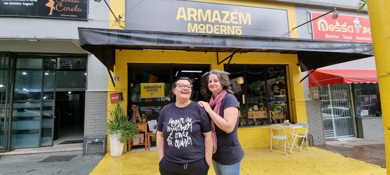 Sócias Mirela (à esquerda) e Raquel apostam em valores como respeito e sustentabilidade