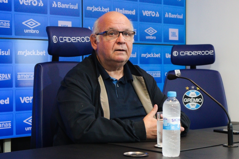 Romildo Bolzan afirma que permanecerá no Grêmio até o final de 2022 e encerra rumores em torno de candidatura