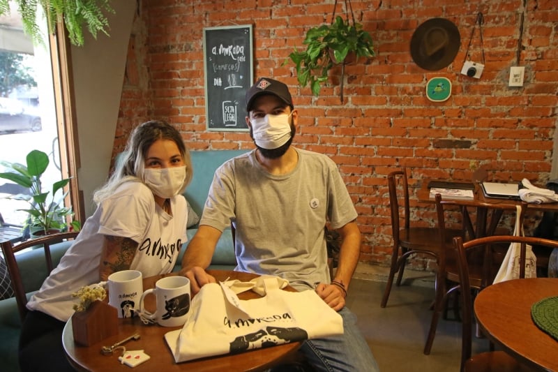 Entrevista com empreendedores que abriram o A Morada Café, cafeteria a partir de uma casa sustentável.
Na foto: Elin Godois e Daniel Souza