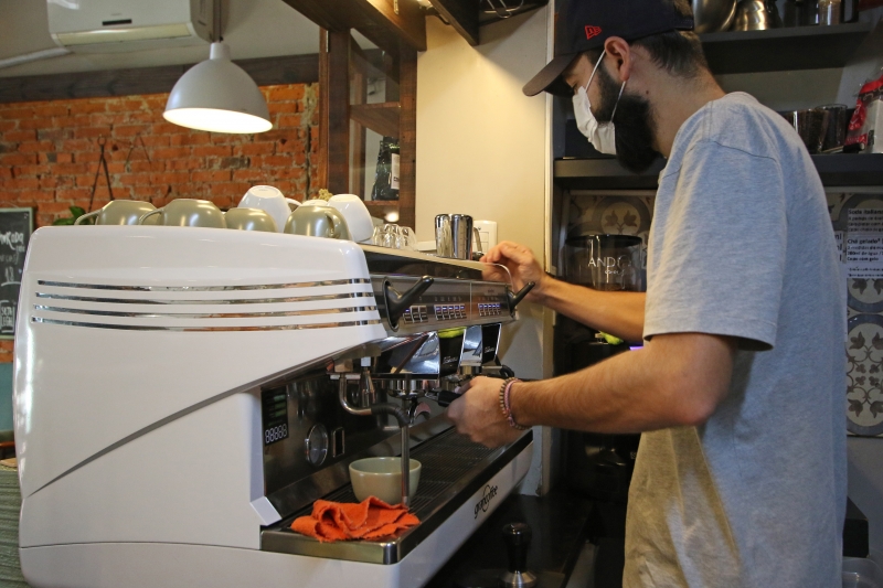 O A Morada Caf&eacute; foi inaugurado no bairro Cidade Baixa  Foto: LUIZA PRADO/JC