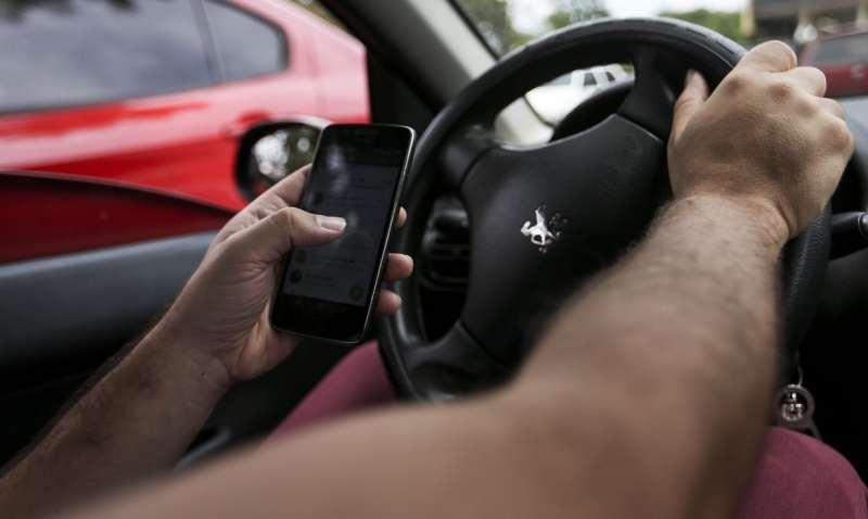 Primeira campanha abordará o uso do celular ao volante