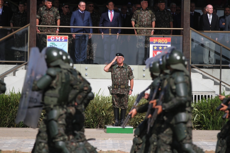 Militares de diversos segmentos do Exército acompanharam a solenidade de passagem de comando