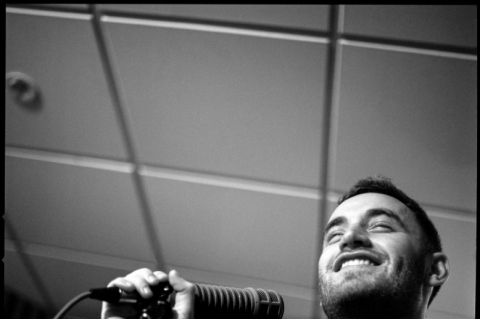 Músico apresenta faixas de discos antigos e canções do novo álbum