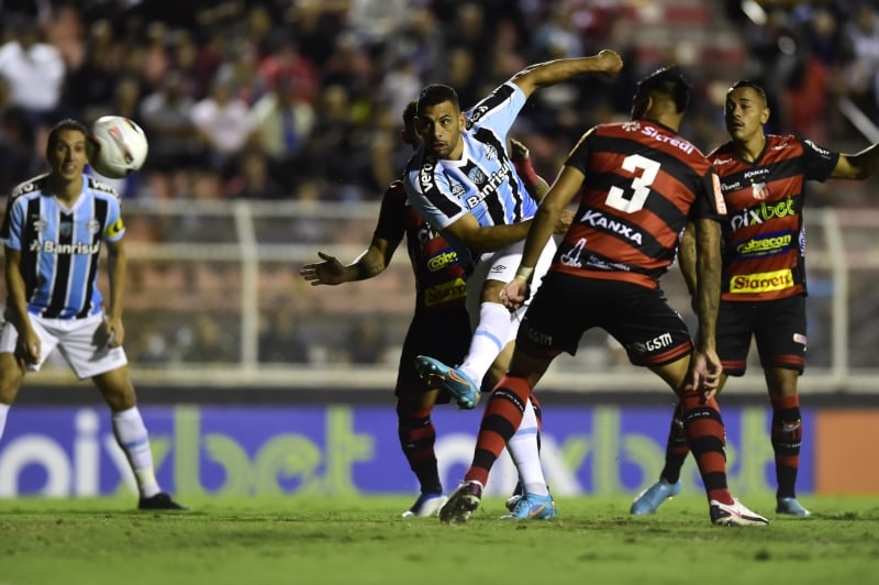 Diego Souza acertou o �ngulo direito de Pegorari e marcou o �nico gol gremista